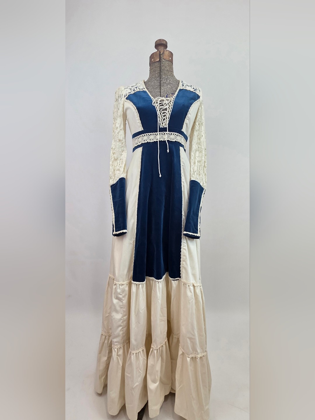 Gunne Sax Vintage 70's Renaissance Style Ivory Navy Crochet Velvet Maxi Dress 7